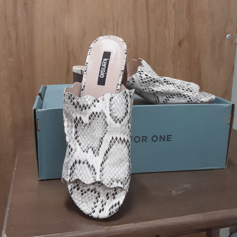 Kensie Black White Snake Print Mules Sandals.  Size 6.5 M